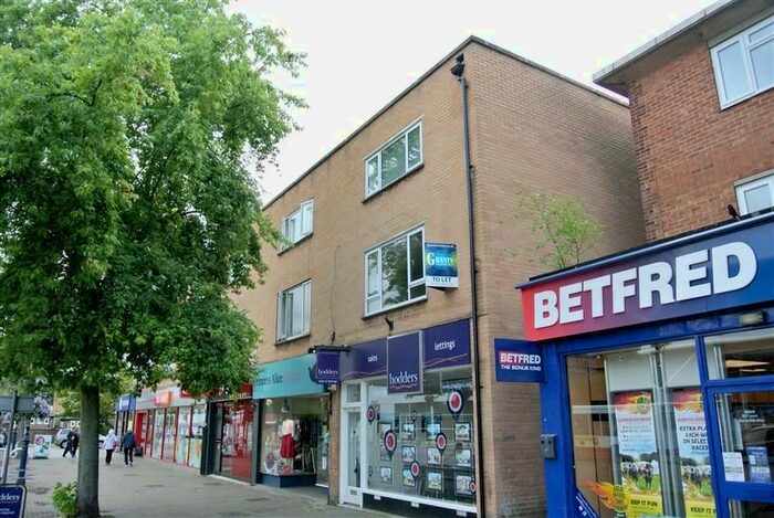 2 Bedroom Property To Rent In Station Road, Addlestone, KT15