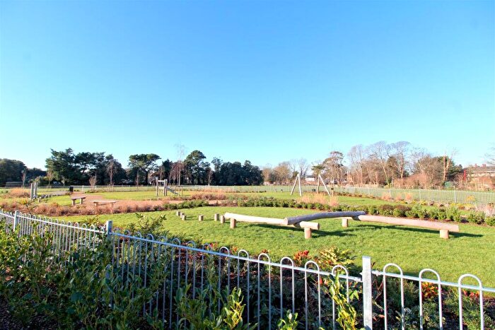 2 Bedroom Flat For Sale In Newlands Place, Seaford, BN25