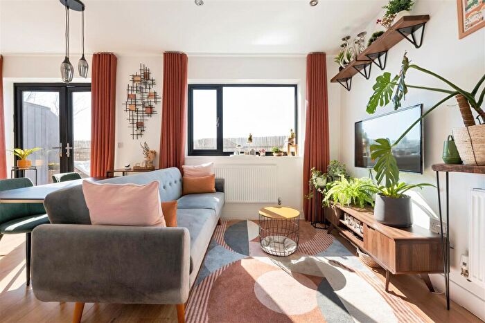 1 Bedroom Flat For Sale In Atherton Mews, Forest Gate, E7