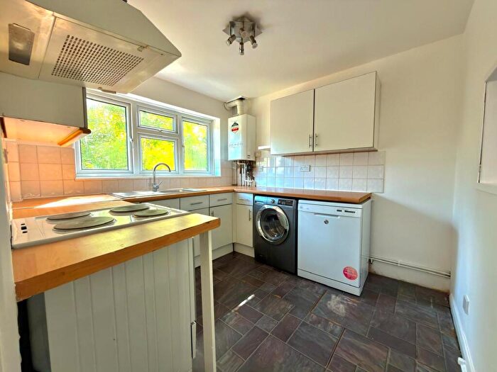 2 Bedroom Maisonette To Rent In Carters Hill Close, Mottingham, SE9