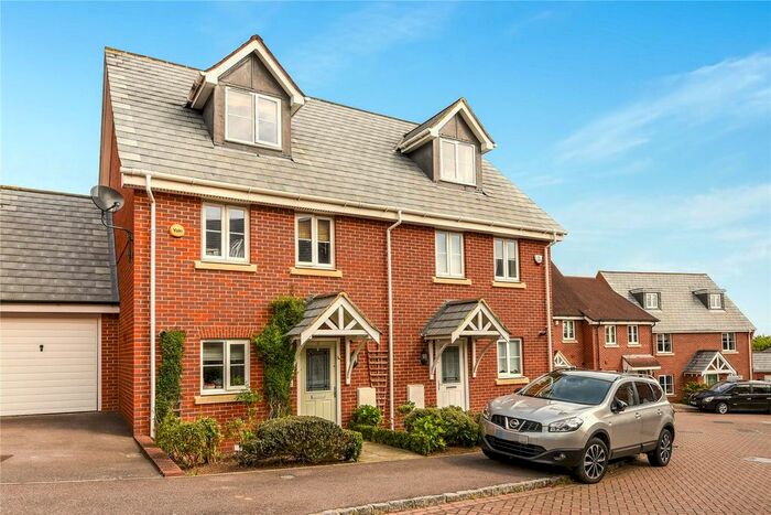 3 Bedroom Town House To Rent In Ducketts Mead, Shinfield, Berkshire, RG2