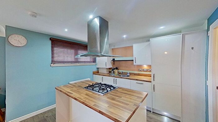 3 Bedroom Flat To Rent In Maplewood Park, Edinburgh, EH12