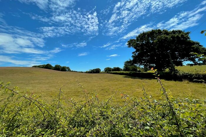 4 Bedroom Detached House For Sale In Under Road, BN27