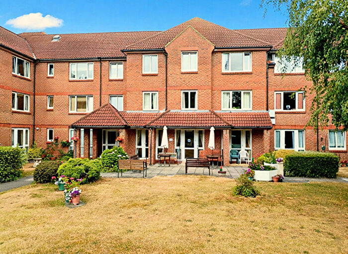 1 Bedroom Flat For Sale In Tebbit Close, Bracknell, RG12