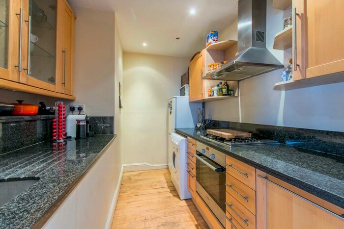 1 Bedroom Flat To Rent In Mallinson Road, Between The Commons, London, SW11