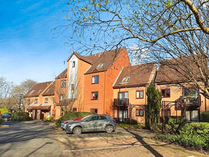 2 Bedroom Coach House To Rent In Flamingo Court, Castle Marina, Nottingham, NG7