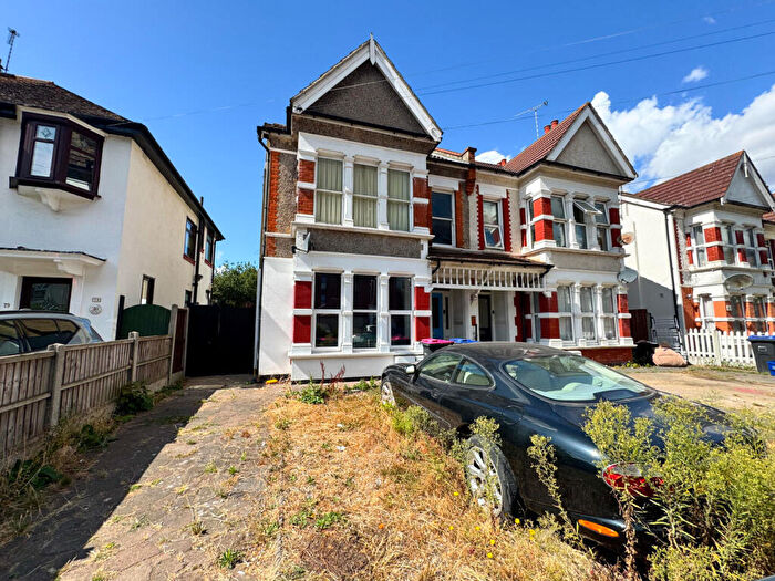 2 Bedroom Flat For Sale In Baxter Avenue, Southend-On-Sea, SS2