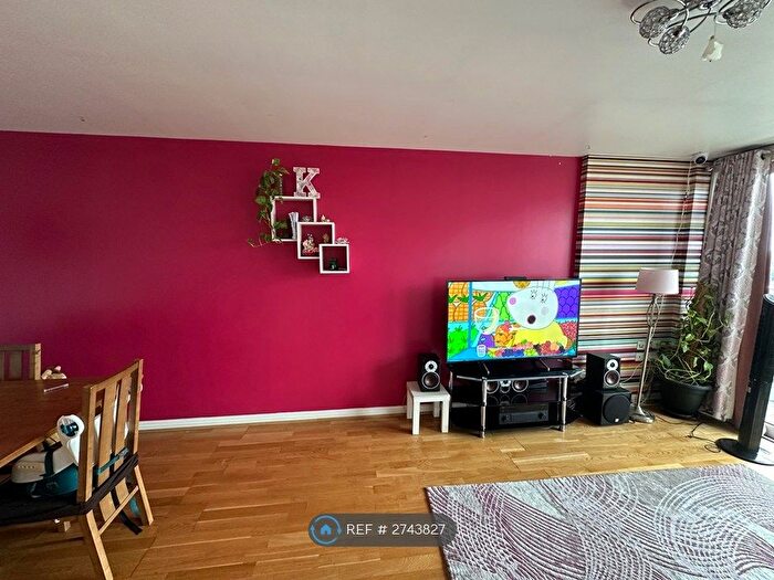 2 Bedroom Flat To Rent In The Blenheim Centre, Hounslow, TW3