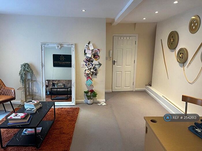 3 Bedroom Flat To Rent In Horsham, Horsham, RH12