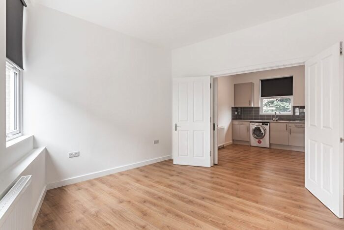 2 Bedroom Maisonette To Rent In Downs Road, Lower Clapton, London, E5