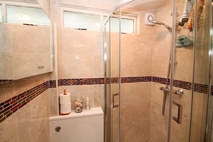 3 Bedroom Flat To Rent In West Hill, Harrow, HA2
