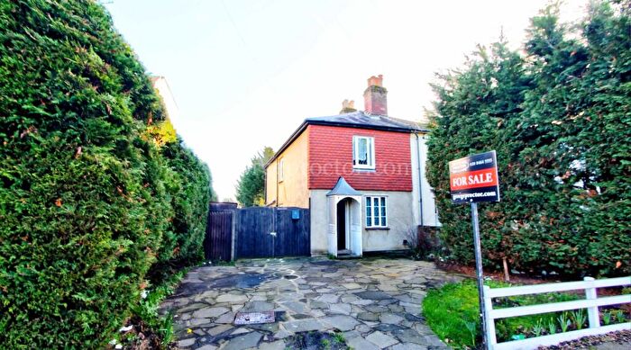 3 Bedroom Semi Detached House For Sale In Hastings Road, Bromley, BR2