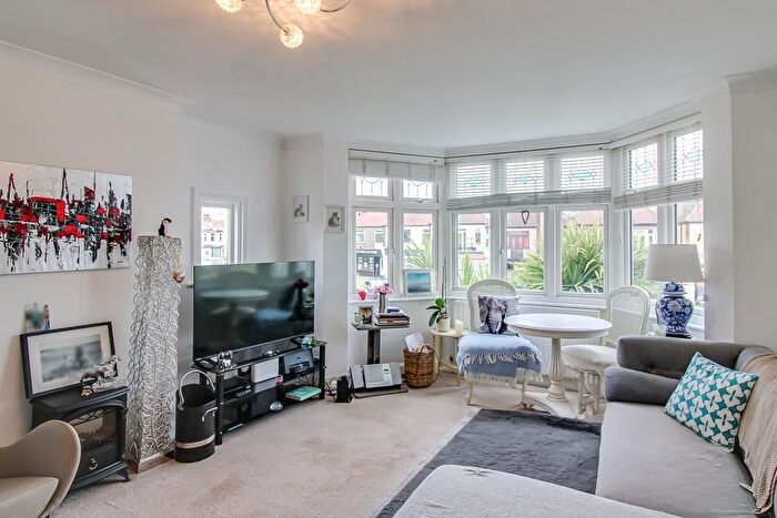 2 Bedroom Flat For Sale In Sutton Road, Southend-On-Sea, SS2