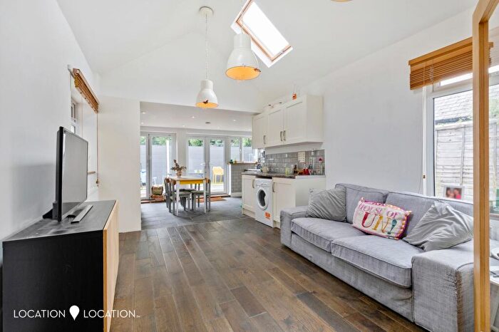 2 Bedroom Flat To Rent In Bethune Road, London, N16