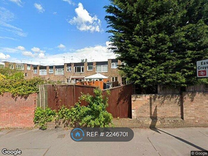 2 Bedroom Maisonette To Rent In Turnpike Link, Croydon, CR0