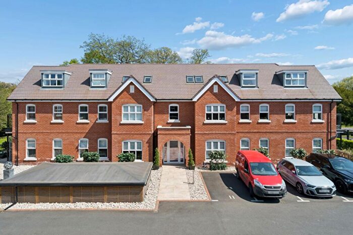 2 Bedroom Apartment For Sale In Evreham Road, Iver, SL0
