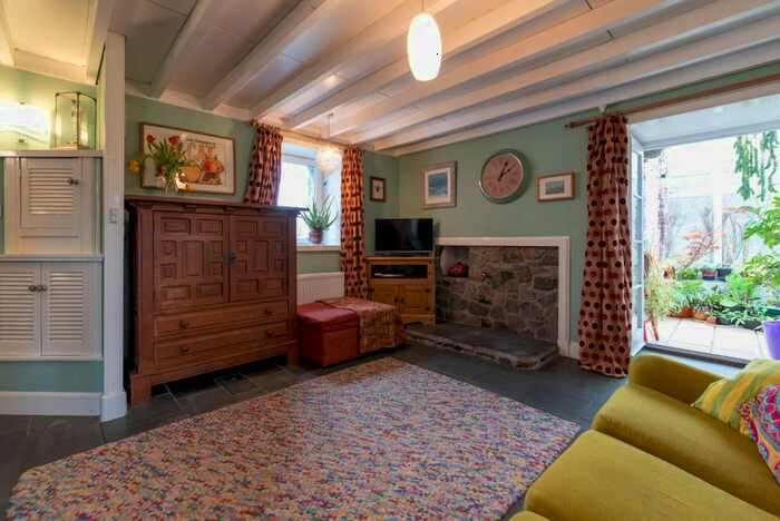 4 Bedroom Detached House For Sale In Balemore, Isle Of North Uist, HS6
