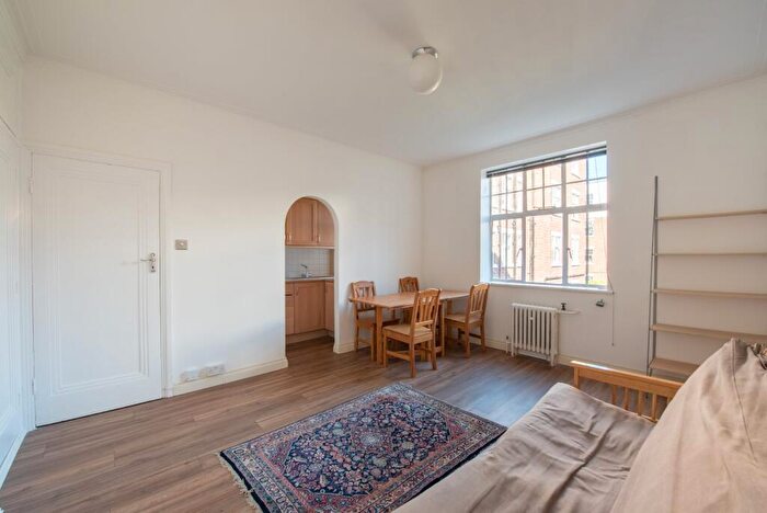 Apartment To Rent In Belsize Grove, London, NW3