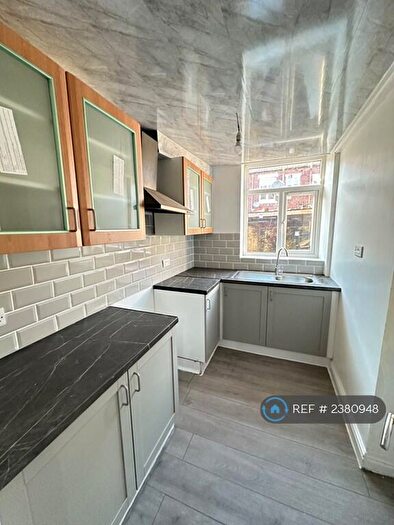 4 Bedroom Terraced House To Rent In Cranbrook Street, Oldham, OL4