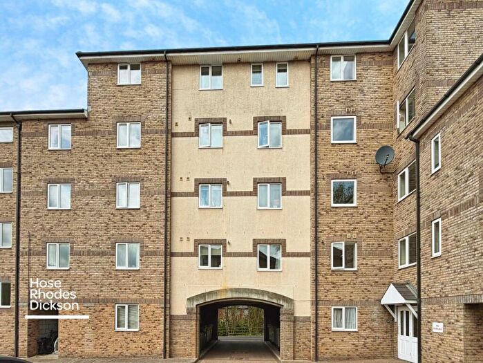 2 Bedroom Flat To Rent In Victoria Road, Newport, PO30