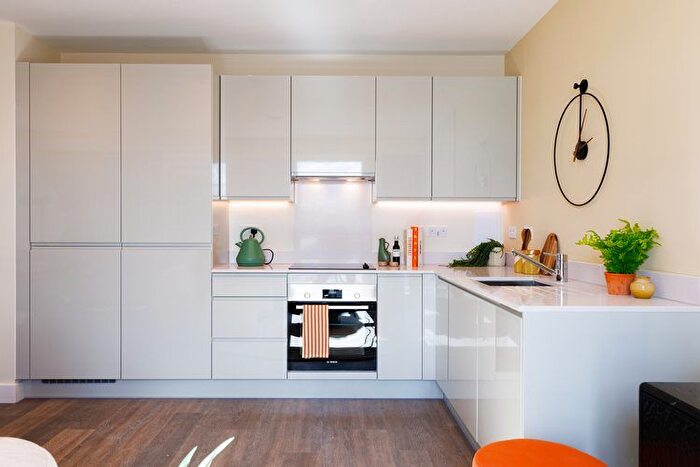 2 Bedroom Flat For Sale In Enfield, N18