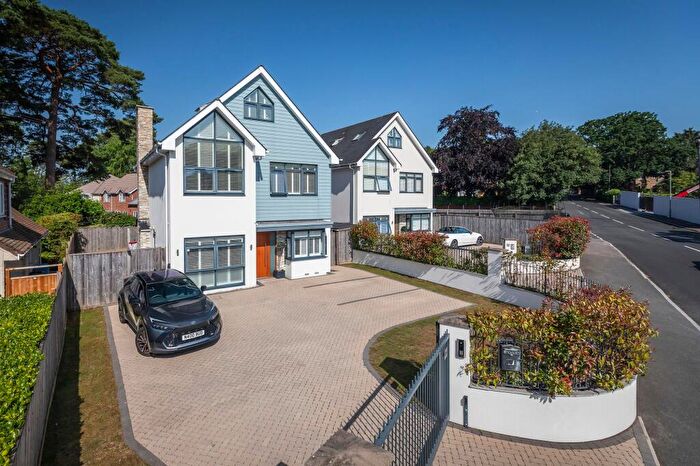 4 Bedroom Detached House For Sale In Compton Avenue, Lower Parkstone, Poole, BH14