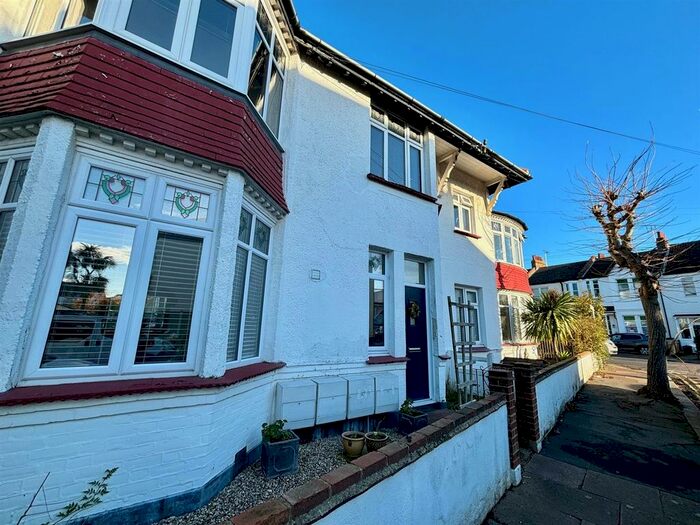 2 Bedroom Property To Rent In Woodfield Road, Leigh-On-Sea, SS9