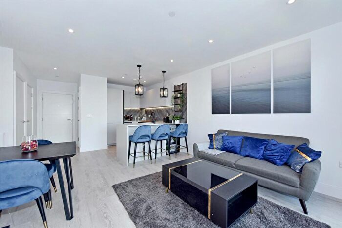 2 Bedroom Apartment To Rent In Artesian House, Memorial Avenue, Slough, SL1