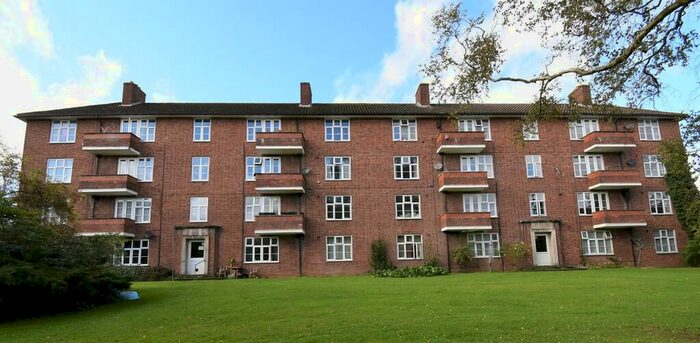 2 Bedroom Apartment To Rent In Stanborough Green, Welwyn Garden City, AL8