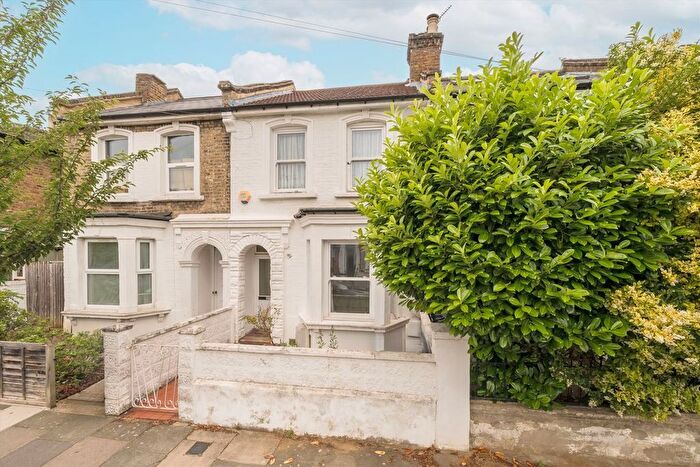 3 Bedroom Semi-detached House For Sale In Shakespeare Road, Acton, W3