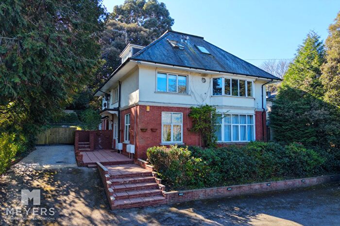 3 Bedroom Flat For Sale In Surrey Road, Bournemouth, BH4