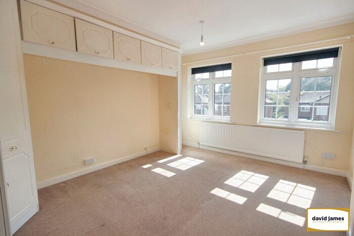 4 Bedroom Detached House For Sale In Tall Elms Close, Bromley, BR2