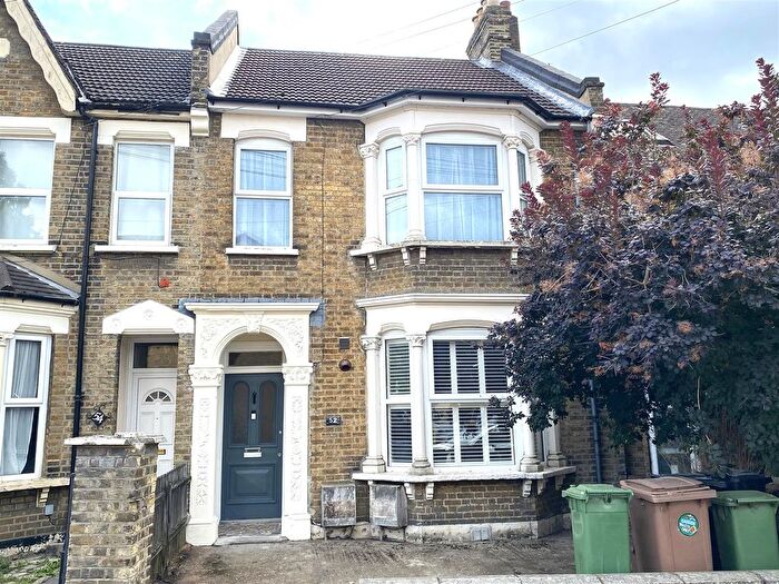 2 Bedroom Flat For Sale In Grove Road, Walthamstow, E17