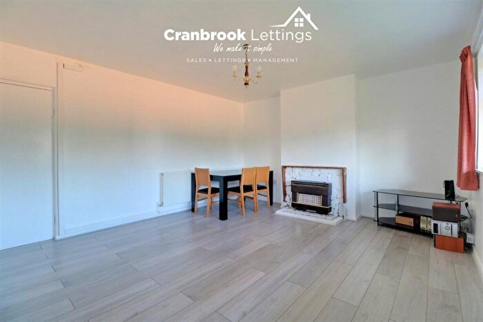 3 Bedroom Flat To Rent In Hutchinson Court, Romford, RM6
