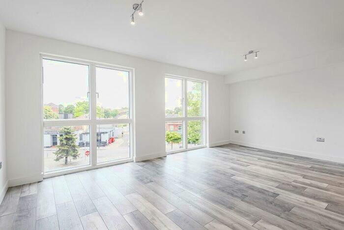 2 Bedroom Flat To Rent In High Street London, SE20