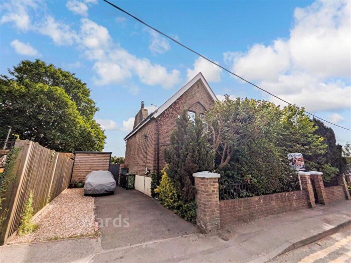 3 Bedroom Semi-Detached House For Sale In School Lane, Wouldham, Kent, ME1
