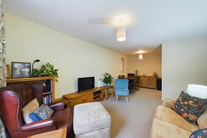2 Bedroom Flat For Sale In Alexandra Road, Old Town, HP2