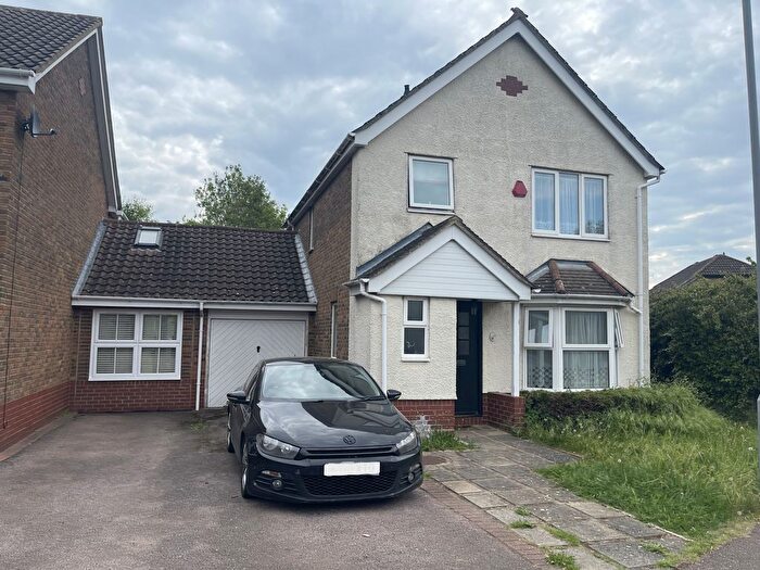 3 Bedroom Link Detached House To Rent In Edkins Close, Luton, LU2