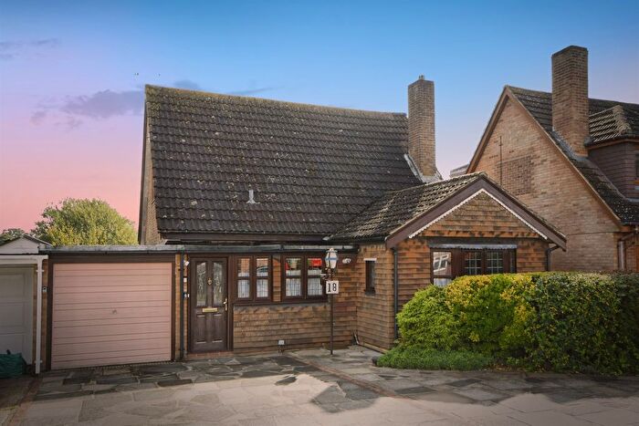 3 Bedroom Detached House For Sale In Shortcroft, Kelvedon Hatch, Brentwood, CM15