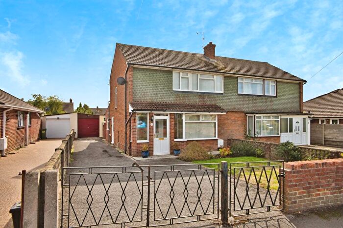 3 Bedroom Semi-Detached House For Sale In Eliotts Drive, Yeovil, BA21