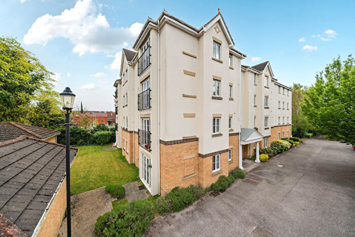 2 Bedroom Apartment For Sale In St Andrews Gate, Heathside Road, Woking, GU22