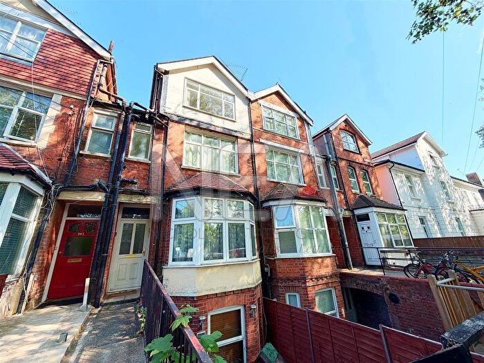 1 Bedroom Flat To Rent In London Road, Reading, Berkshire, RG1