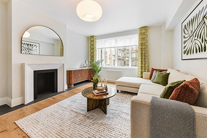 2 Bedroom Flat To Rent In Flat Richmond Court, Sloane Street, London, SW1X