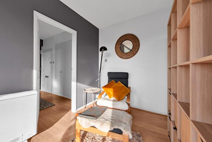 1 Bedroom Flat For Sale In Oakcroft Court, Liskeard Gardens, Blackheath, SE3