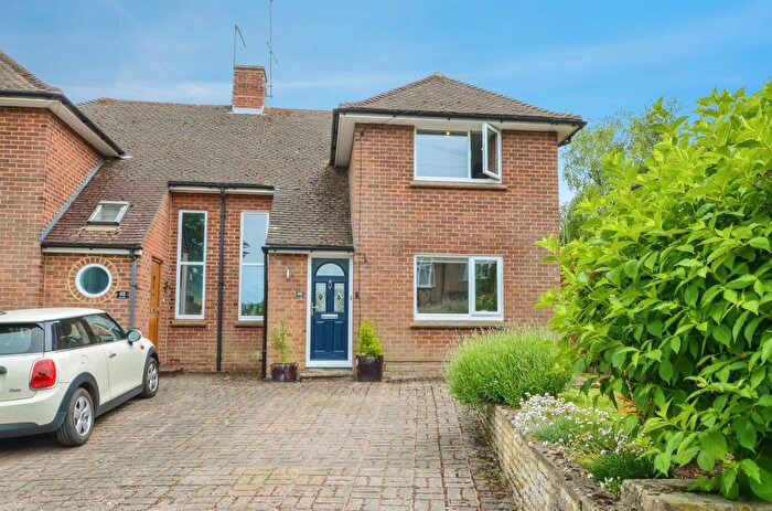 3 Bedroom Semi-Detached House For Sale In Ox Lane, Harpenden, AL5