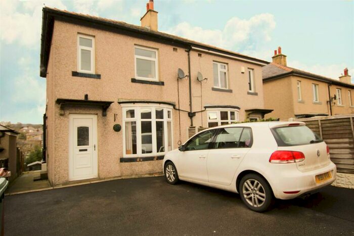 3 Bedroom Semi-Detached House To Rent In Sun Moor Drive, Skipton, BD23