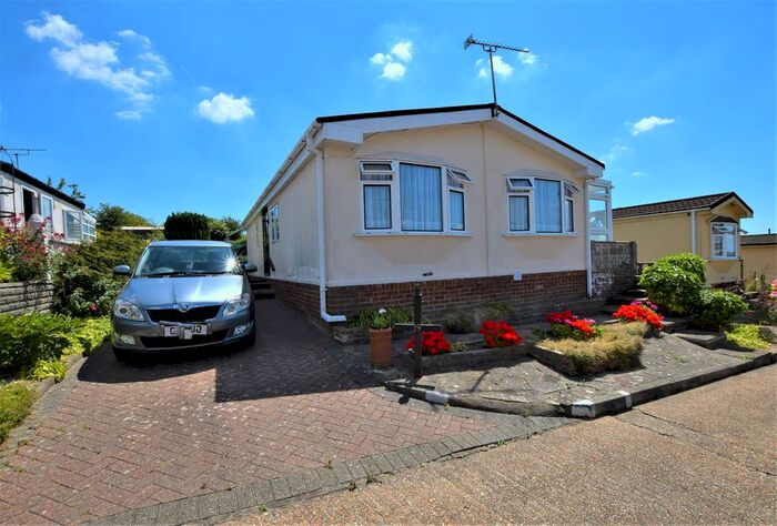 2 Bedroom Mobile/park Home For Sale In Yew Tree Park Homes, Charing, TN27