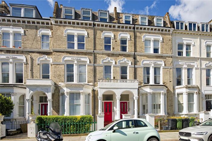 2 Bedroom Flat To Rent In Sinclair Road, London, W14