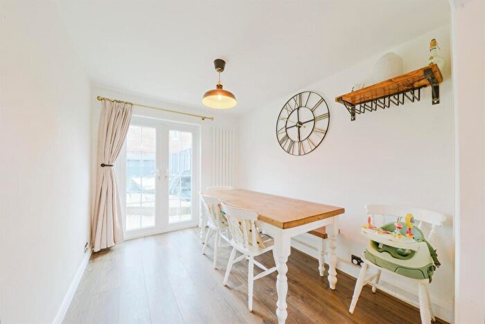 3 Bedroom End Of Terrace House For Sale In Archers Ride, Welwyn Garden City, AL7
