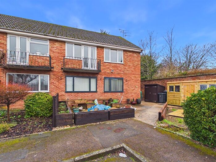 2 Bedroom Maisonette For Sale In Barnwood Road, Gloucester, GL4
